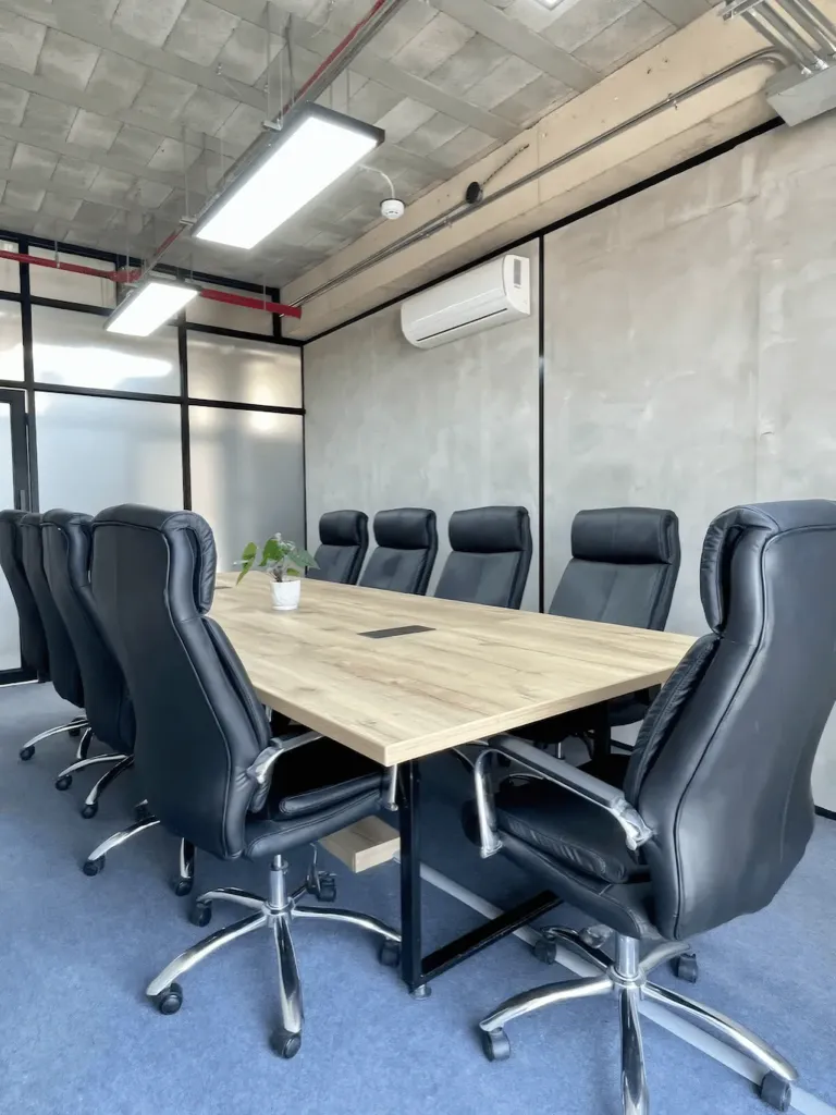 Sala de reuniones ejecutiva en Pitch Coworking Chiclayo